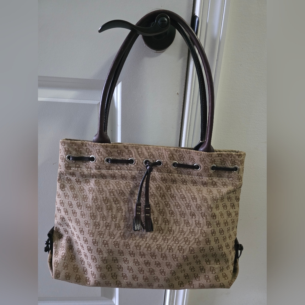 Dooney & Bourke Signature Tote Bag - EUC